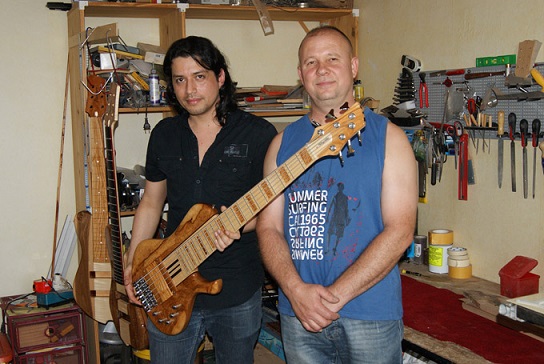 Lire la suite à propos de l’article Basse de Luthier 6 Cordes Petrychko-bass